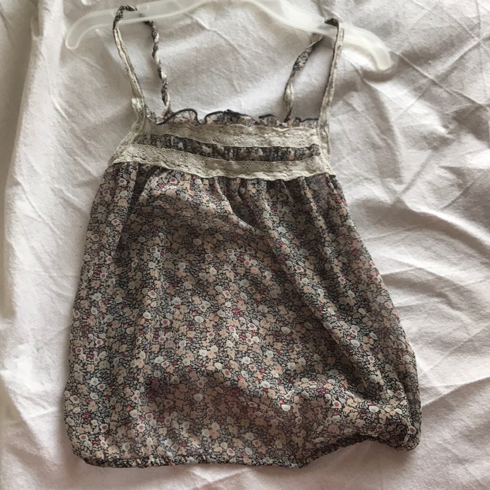 AEO FLOWER LACE TANK TOP